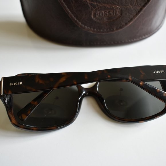 Fossil Sunglasses with Original Leather Case - Picture 8 of 11